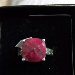 Elegant 14k White Gold and Square Shaped Ruby Gemstone Ring Size 7.